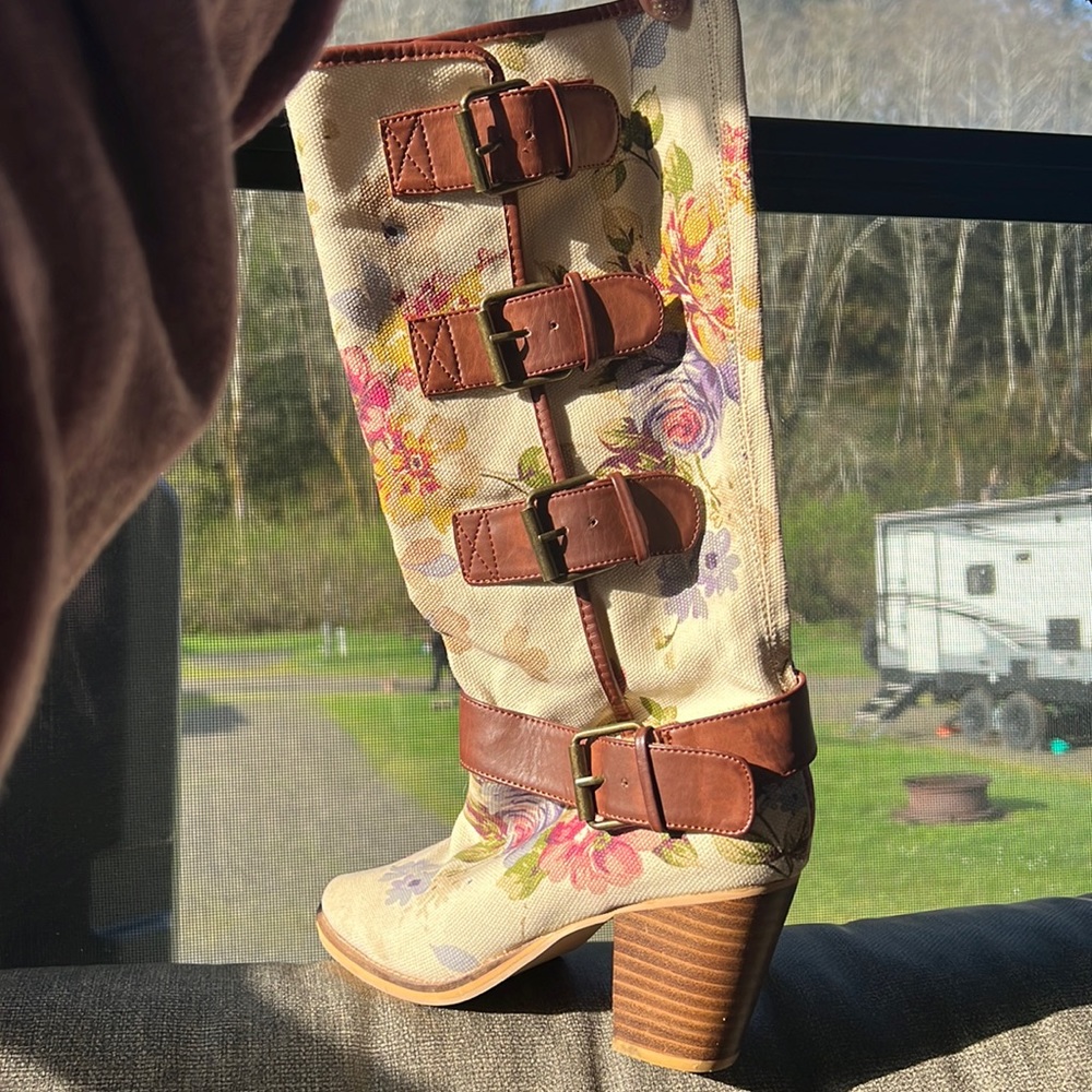 Newport News Floral Boot
